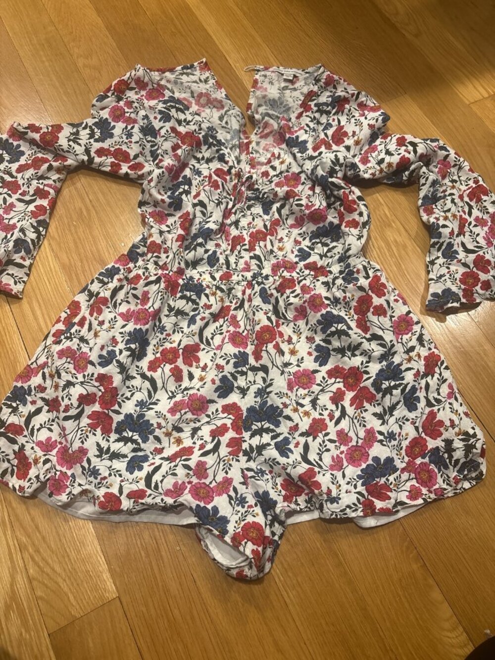 American eagle Size Medium (M) Floral Long Sleeve Miniromper Ivory Red Blue - Picture 4 of 4